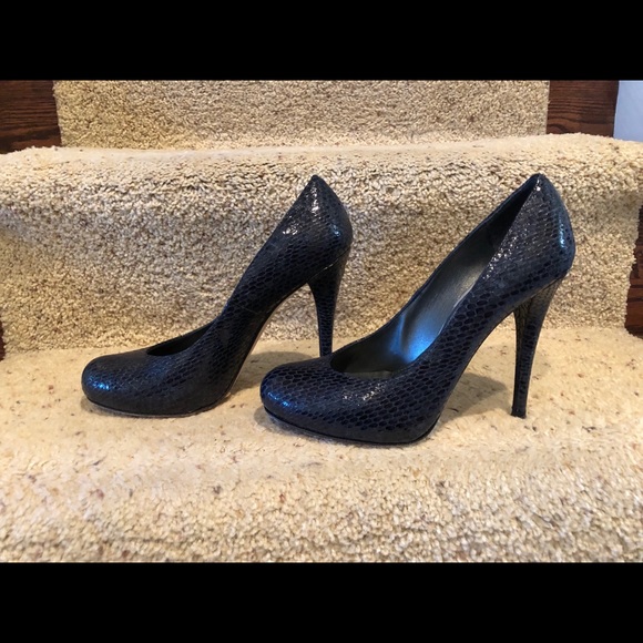 Stuart Weitzman Snakeskin Pumps - Picture 2 of 9